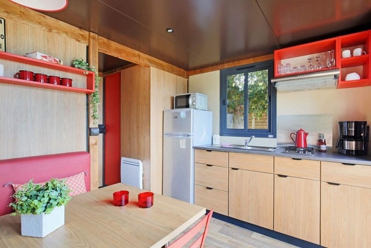 ESPACE REPAS1 ROULOTTE ©CAMPING LES FALAISES