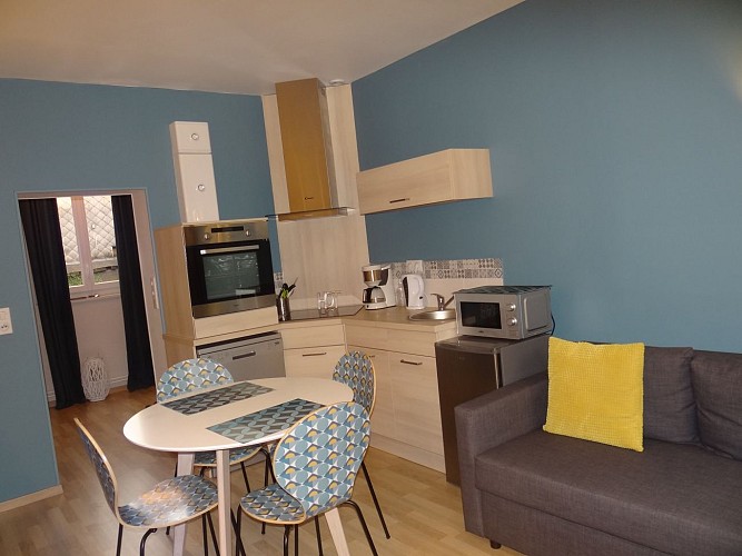 Chez-Mme-ANGOT-Meuble-Bolbec-Salon-Salle-a-manger-vue-2-Caux-Seine-Tourisme