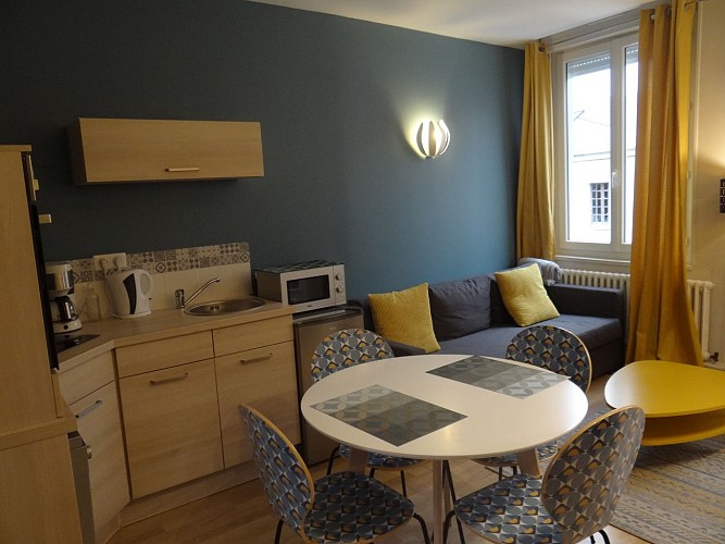 Chez-Mme-ANGOT-Meuble-Bolbec-Salon-Salle-a-manger-vue-1-Caux-Seine-Tourisme