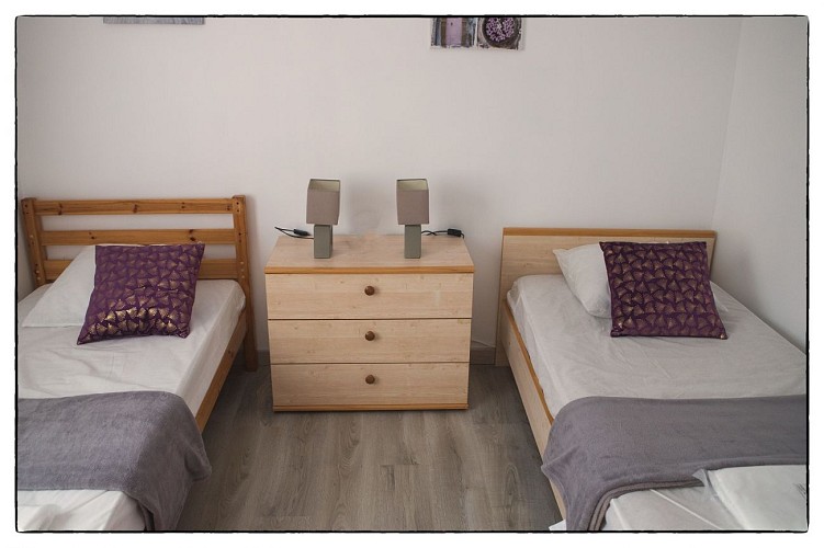 chambre 2 lits 90 et 1 lit bébé