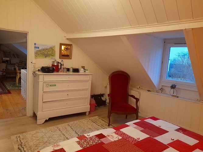 Mme GUILLOU - EN ROUGE ET BLANC - FECAMP - 2025