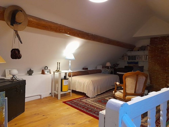 Mme GUILLOU - EN ROUGE ET BLANC - FECAMP - 2025