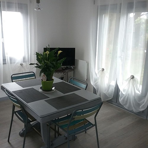 Criel-sur-Mer_Mme-WAMBRE-Sophie_Table@Mme-WAMBRE_2021