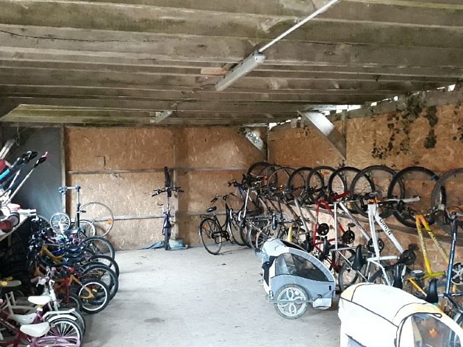 Les Cabanes d'Eddie - Avesnes-en-Val  ©Ayral