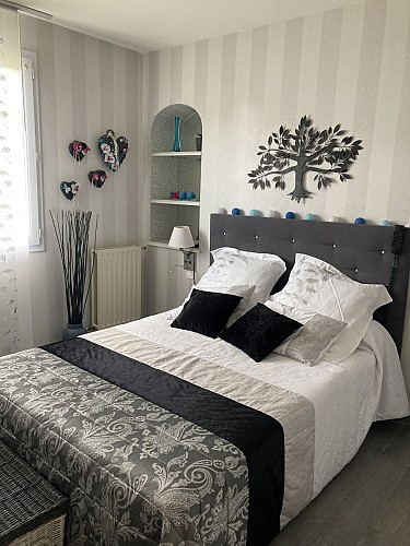 CHAMBRES D'HÔTES "LAY CHAMBRES DE LA CHAPELLE"