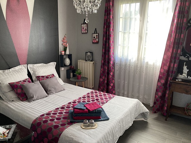 CHAMBRES D'HÔTES "LAY CHAMBRES DE LA CHAPELLE"