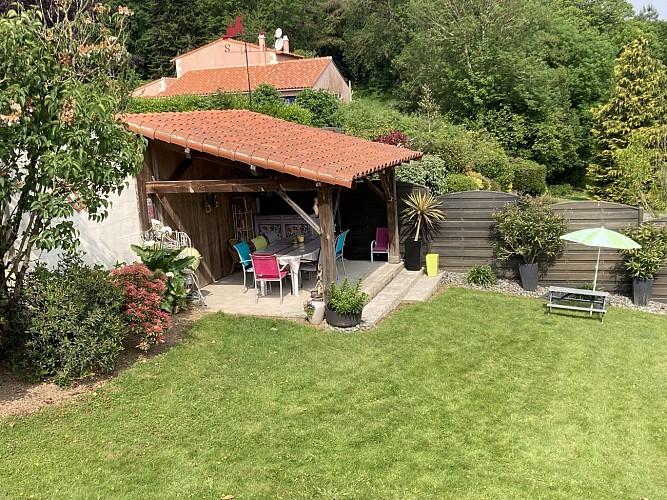 CHAMBRES D'HÔTES "LAY CHAMBRES DE LA CHAPELLE"