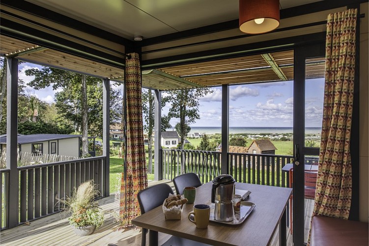 Vue mer depuis l'intérieur du gîte