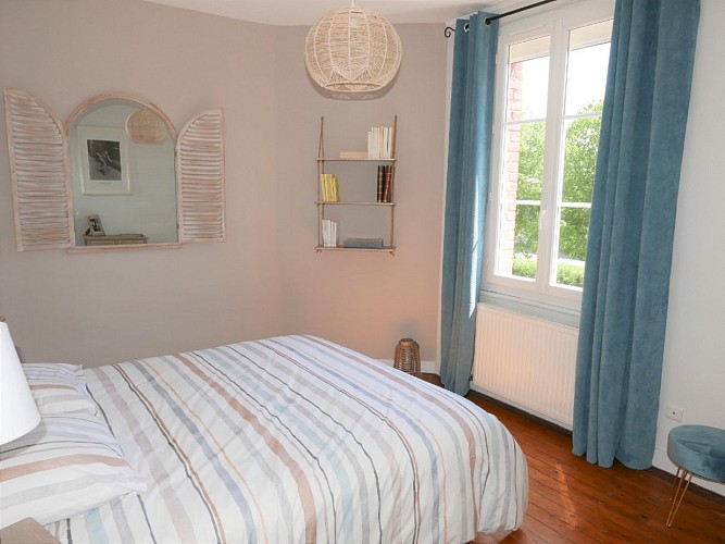 Chambre avec 1 lit queen