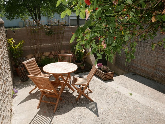 Terrasse avec salon de jardin