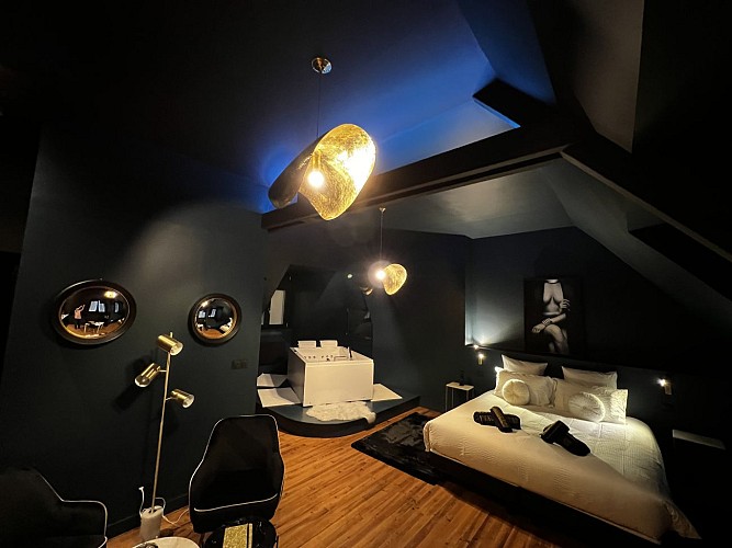 LA SUITE ISAHORA_ LOVE ROOM