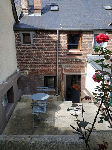 la-lillebonnaise-meuble-lillebonne-vue-ext-maison