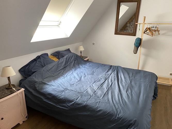 Chambre à l'étage lit 160