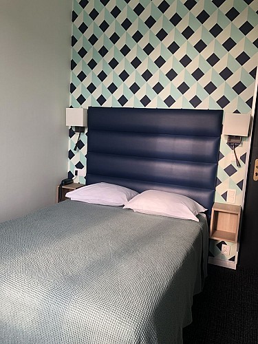 Chambre mini vue sur  port &amp; falaises