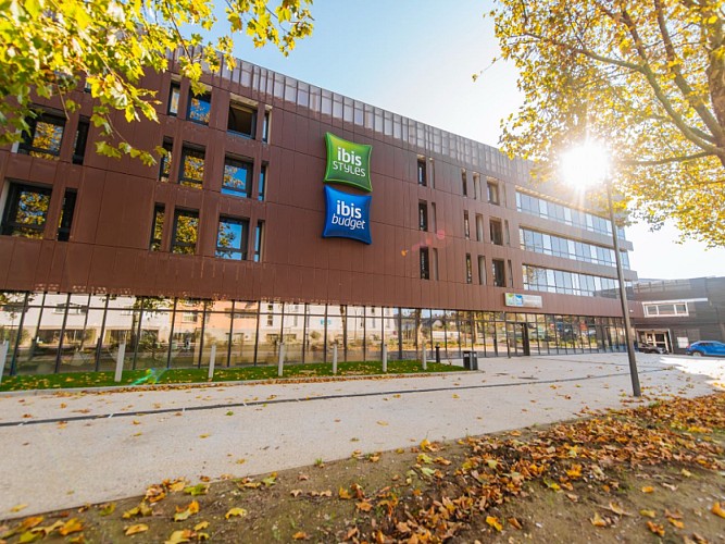 Ibis Rouen Centre Rive Gauche Façade (3)