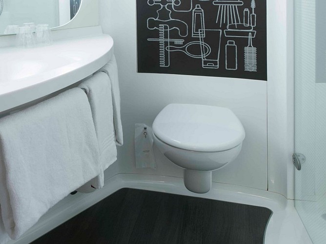 IBIS CHAMP DE MARS 8