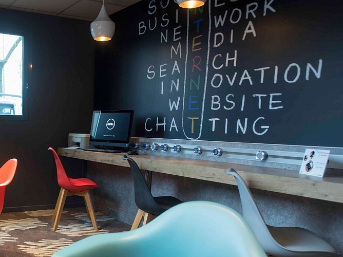 IBIS CHAMP DE MARS 5