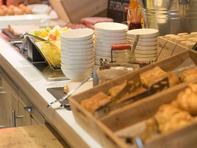 IBIS CHAMP DE MARS 1