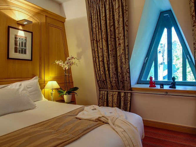 HOTEL-DE-BOURGTHEROULDE 6