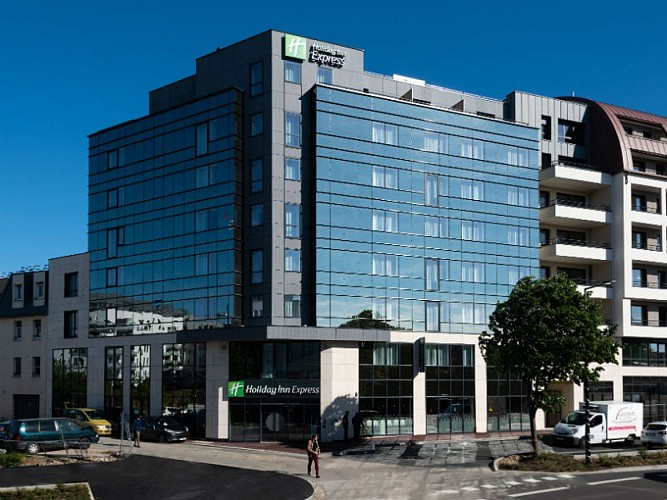 Holiday Inn Express Façade