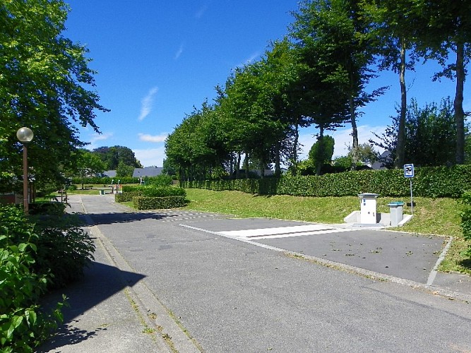 Aire de stationnement et de service de Saint-Nicolas-de-la-Taille