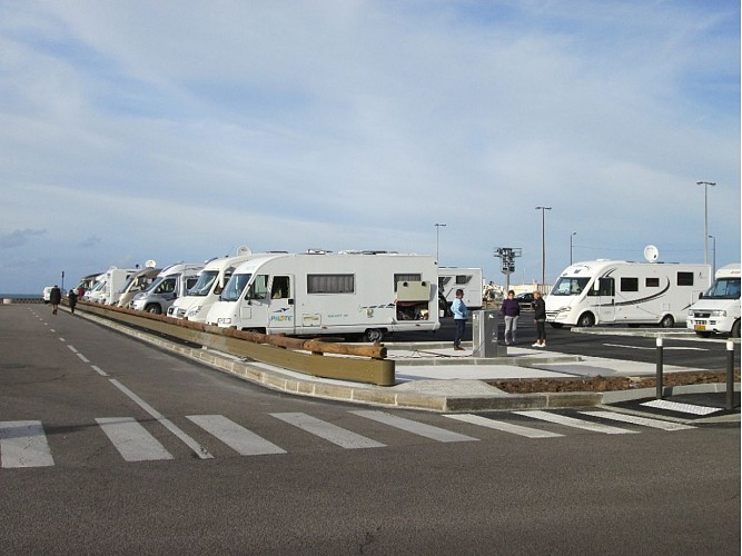 Aire de stationnement et de service du front de mer