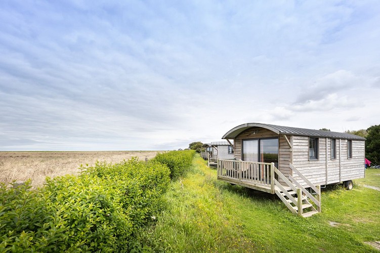 CAMPING HUTTOPIA LES FALAISES - SAINT-PIERRE-EN-PORT