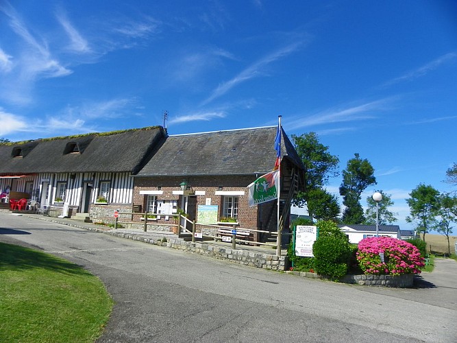 Aire de stationnement et de service du Camping Le Mesnil