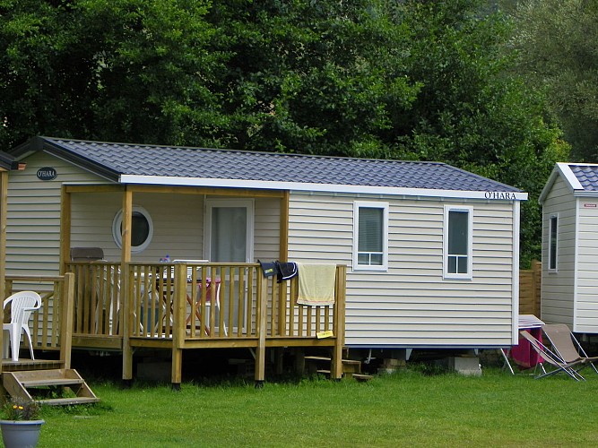 Aire de stationnement et de service à l'extérieur du Camping Aux Cygnes d'Opale