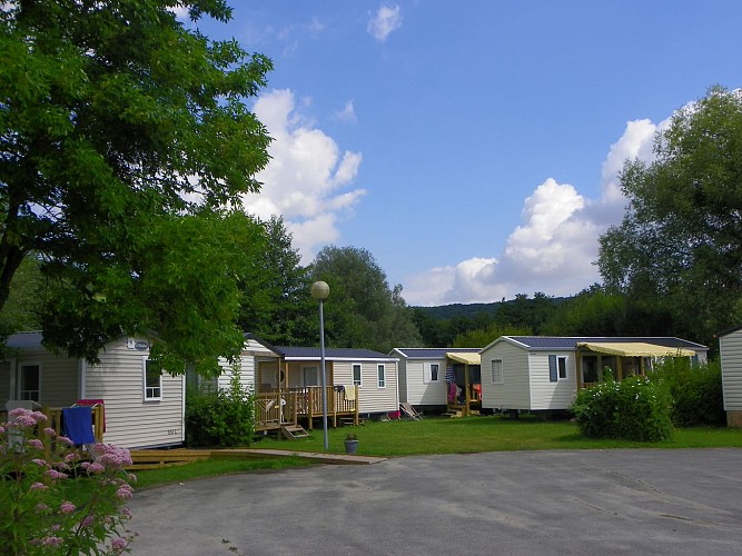 Aire de stationnement et de service à l'extérieur du Camping Aux Cygnes d'Opale