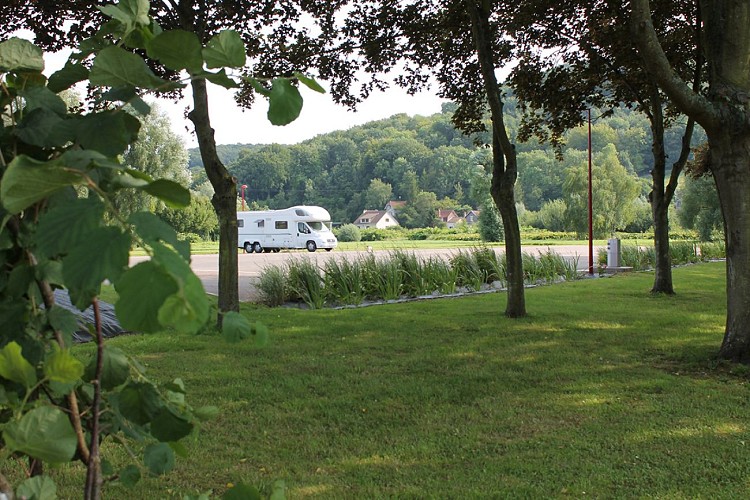 Aire de stationnement et du service du camping l'Étang à Incheville