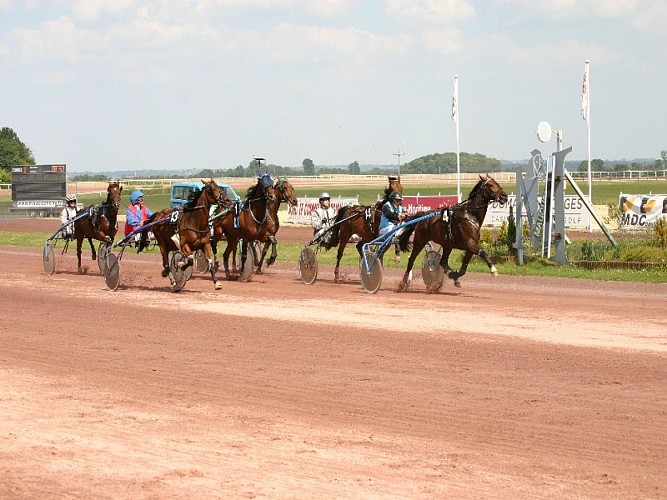 Société des courses hippiques de Mauquenchy