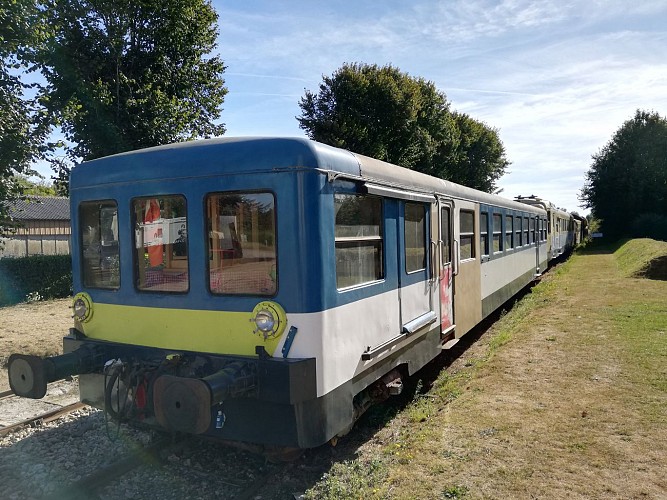VÉLO-RAILS ET TRAIN TOURISTIQUE ETRETAT PAYS DE CAUX - LES LOGES