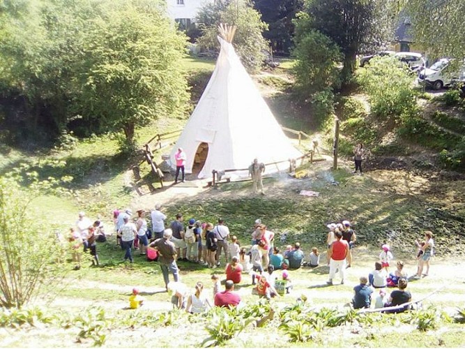 Ferme du Tipi écuries du bois d'Harcourt Tipi vu d'en haut portes ouvertes bis