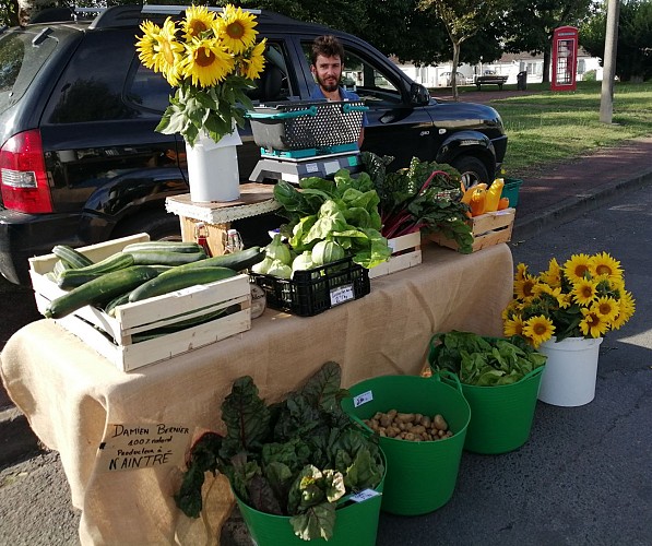Présence sur le marché de Naintré le dimanche matin.