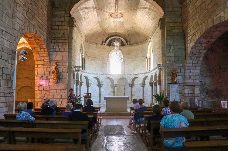 Visite-guidee-commanderie-lacommande-autel-eglise