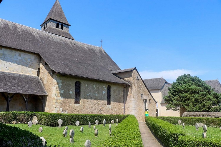 Visite-guidee-commanderie-lacommande-steles