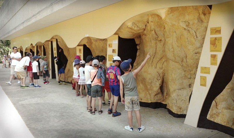 Centre d'interprétation du Roc aux Sorciers_1