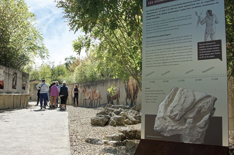 Centre d'interprétation du Roc aux Sorciers_3