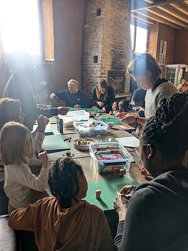 Atelier adultes-enfants au Hangar Zéro