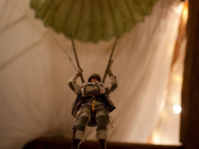 Parchutiste - Château du Taillis - Duclair (800x600)