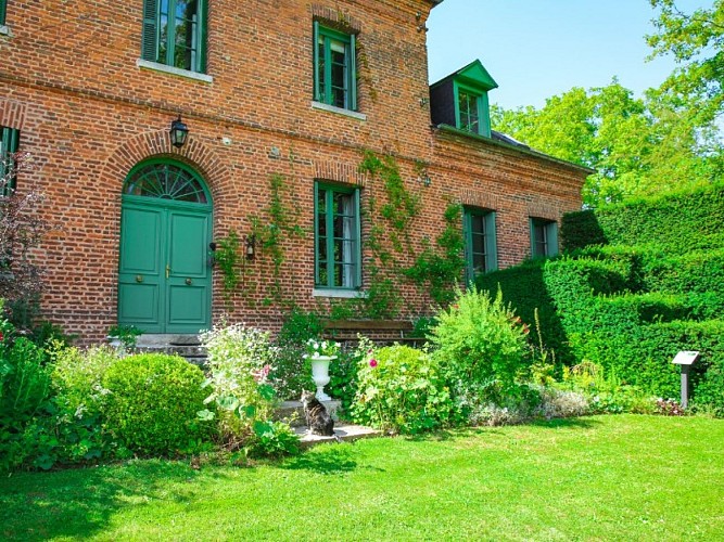 Lucy - Le jardin du crapaud à trois pattes