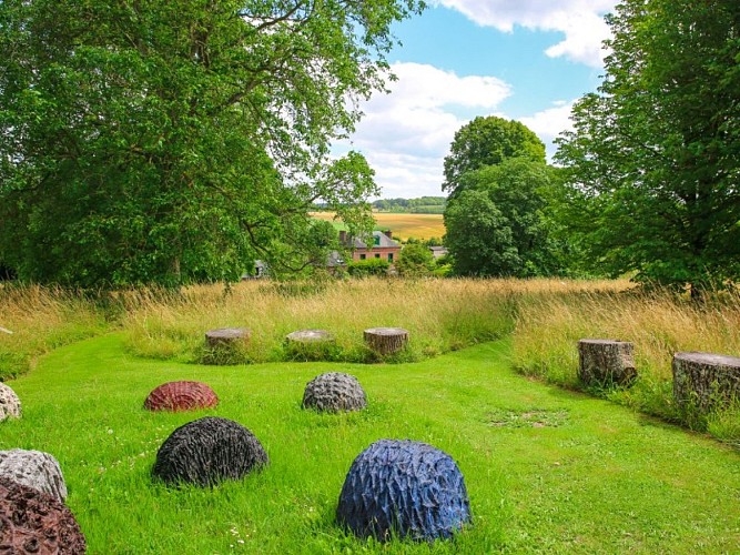 Lucy - Le jardin du crapaud à trois pattes