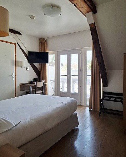 25 lit tv balcon vue porte