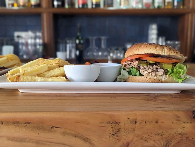 2023-05-09 11_47_18-PXL_20230408_103213908.PORTRAIT.jpg _ HOME