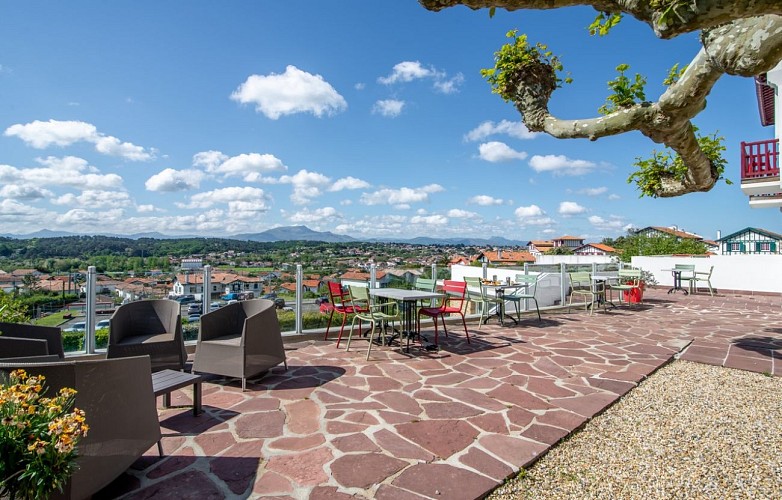 Terrasse-Hôtel-ItsasMendia-Bidart