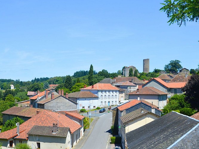 Vue sur Châlus-Chabrol 