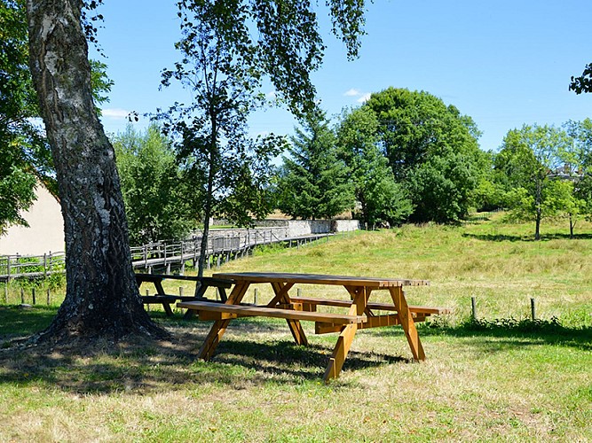 Aire de pique-nique - Rilhac-Lastours