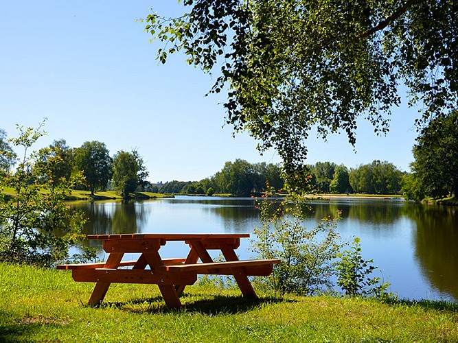 Aire de pique-nique - Saint-Hilaire-les-Places