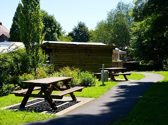 aire-de-pique-nique-saint-jean-ligoure©Benoît-Mauger-(4)